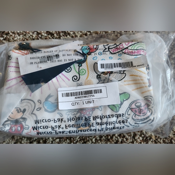 NWT! Dooney & Bourke Disney Cosmetic Case - Picture 3 of 4